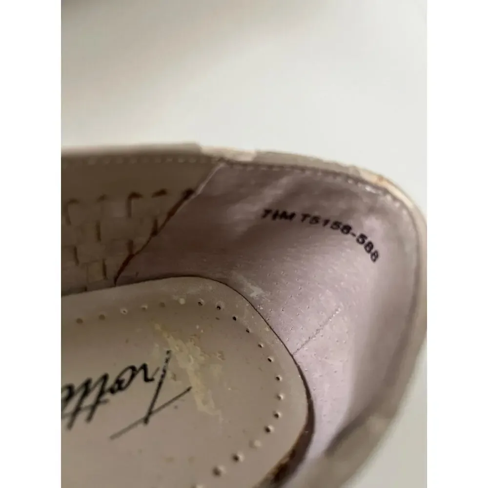 Trotters Loafers Womens Size 7.5 M Beige Leather Slip On Comfort Flats